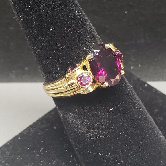 Elegant Gold and Pink Gemstone Ring - Picture 3 of 7